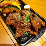 韓国料理 水刺齋 - 骨付き牛カルビ焼ききのこの盛り合わせ秋の根菜
