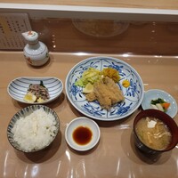 新宿割烹 中嶋 - いわしフライ定食＋いわし刺身ハーフ