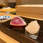 鮨てんび - おまかせコース5500円   お刺身 鰹、帆立