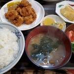 月出里 - 唐揚げ定食700円