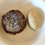 キノシタ - クルミ入りフォンダンショコラとピスタチオのアイスクリーム