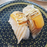 はま寿司 - 炙りとろサーモンチーズ二貫 (100円)