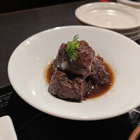 博多もつ鍋 やま中 赤坂店 - 牛肉のほほ肉
