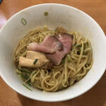 らぁ麺 はやし田 - 下の醤油ダレを混ぜていただきます！