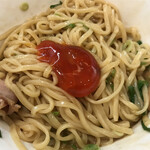 らぁ麺 はやし田 - トリュフ卵黄を合わせると、コクがアップ！