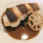 ビストロ ラ・ターシュ・ド・ルージュ - 主菜(へダイ)