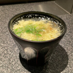 寛酔 - お通しの地鶏のスープ