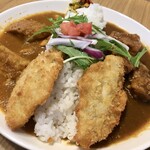 エフブンノイチカレー - ・あいがけ [スパイス＋欧風]＋魚フライ＋野菜入り