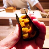 波濤 - ⚫馬糞雲丹巻き　炭火で炙った海苔が香ばしい