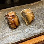 鮨 一條 - 穴子。ツメと塩2種類出すのが一條の定番。