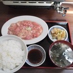 マルミツ食堂 - ホルモン定食 ¥630(ホルモン単品 ¥370)