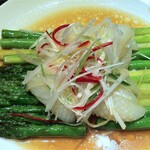 Squid and asparagus with green onions