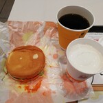 マクドナルド - 料理写真:スパビー200円、マックシェイクS 120円、ホットコーヒーM 150円