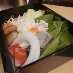 瓢斗 - 出汁しゃぶ：厳選豚肉 野菜盛り つけ出汁