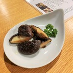 つまみ酒場さんぽ道 - しいたけバター醤油焼き。550円