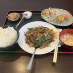 悦悦飯店 - 葱爆羊肉(ラム肉のねぎ炒め)定食 (980円)