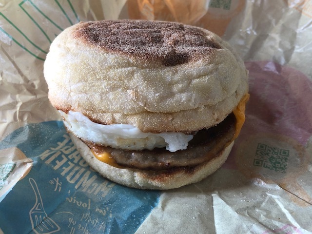 朝マックでソーセージエッグマフィンのセット』by しばきち