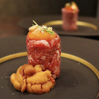 黒毛和牛焼肉 虎斑 北新地店 - 和牛赤身と雲丹ユッケ
