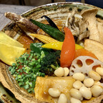 Rojiura Curry SAMURAI. - 野菜を食べたい時のスープカレー。ごぼうの素揚げが嬉しい本州民。