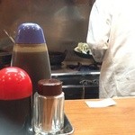 MASH - ヒゲのおじさん調理中、旨いこと間違いなし！