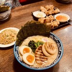 麺屋　武士道 - 濃厚豚骨特製塩ラーメンと唐揚げ