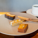& OIMO TOKYO CAFE - 蜜芋バスクチーズケーキ、 蜜芋モンブラン、 林檎とゴルゴンゾーラの蜜芋パウンドケーキ