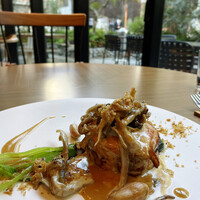 Bistro NOHGA  - 豚肉のまわりにベーコンが巻かれててナッツがアクセント