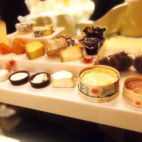 ロオジエ - Chariot de Fromage. SHINKANSEN ou TGV ?
                      Vous pouvez entendre la voix de la cuisine dans ce siège.