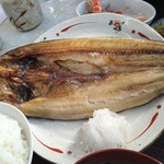 食事処 魚屋の台所 - 真ほっけのアップ