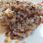 デイリーヤマザキ - チーズおかかおにぎり、チーズと胡麻がたっぷり