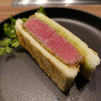 焼肉うしごろ 銀座店 - 青唐辛子の牛ヒレカツサンド