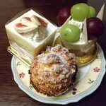 THE Pastry SHOP - 葡萄のケーキと、無花果ケーキ､シュークリーム