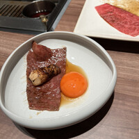 焼肉うしごろ 銀座店 - 松茸巻きたまごを潜らせて。