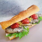 CHERMSIDE SANDWICH - 스페인산 최고급 올리브 오일과 훈제 정어리 바게트