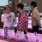 津田水産 - 『なんしようと⁉︎』の撮影中をパシャリっ！