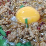 麺屋 にぼすけ - 黄色、茶色、緑