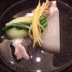 魚菜料理 縄屋 - 吸い物〜真鯛と丸大根、青梗菜