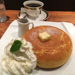 石釜 ベイクブレッド 茶房 タムタム - ホットケーキセット¥1210(税込2020/11時点)