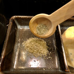 北海道厚岸 - 牡蠣塩を小皿に