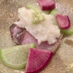 魚菜料理 縄屋 - ハガツオのこなれ鮓〜赤大根・青大根