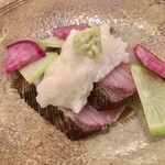 魚菜料理 縄屋 - ハガツオのこなれ鮓〜赤大根・青大根
