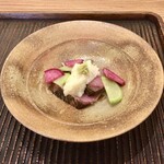 魚菜料理 縄屋 - ハガツオのこなれ鮓〜赤大根・青大根