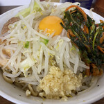 ラーメン二郎 - 大ぶた（930円）＋ニラキムチ（80円）＋汁なし（80円）、ニンニクコール