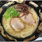 とんこつラーメン 拉餃びー - とんこつラーメン \650　ど真ん中ストレートな豚骨ラーメンです。でも臭い「だけ」は控え目。