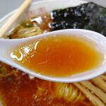まるたかラーメン - 動物系よりも魚介系／和出汁のウェイトが高い、アッサリ／スッキリしたスープ。でもコクもシッカリある美味しい、昔懐かしい味わいです。