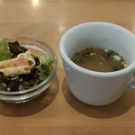 Kafe Ando Dainingu Ba Furatto - セットのサラダとスープ