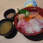 Sakanaya Doujou - 海鮮丼(税込1078円)が来ました。