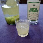 紀ノ国屋 - 緑色のリモンチェッロを作る。spirytus のアルコール度数は 96% vol.