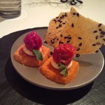 エディション・コウジ シモムラ - アミューズ1：ドライトマトのサブレ