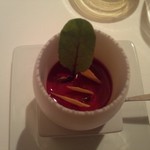 エディション・コウジ シモムラ - アミューズ2：フォアグラとビーツの冷たいムース